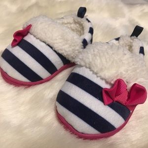 Faux fur bow baby slippers/outdoor friendly sole!